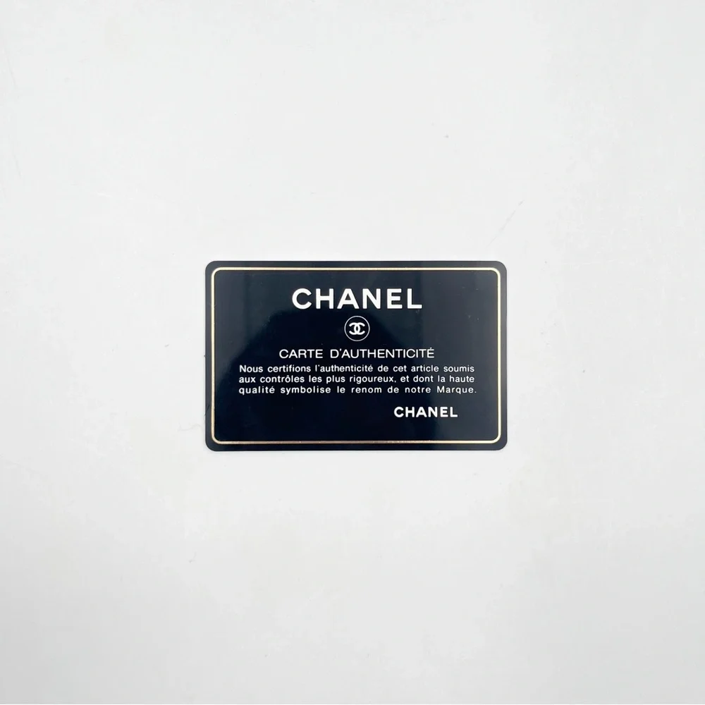 CHANEL Boy CHANEL Medium Flap Bag Black Quilted Lambskin - Picture 15 of 16